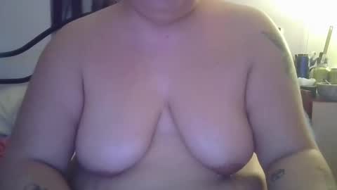 Snapshot of shndra32 chatting on 10/26/25, 09:42 shndra32 online show from 10/26/25, 09:42