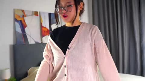 Naomi online show from 04/11/26, 12:09