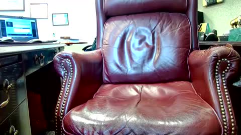 nikolas send dm for an appointment online show from 02/25/25, 04:21