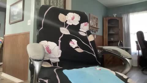 Snapshot of shortthickcock57 chatting on 10/12/25, 10:53 shortthickcock57 online show from 10/12/25, 10:53