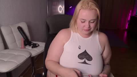 Mimi   online show from 11/21/25, 06:06