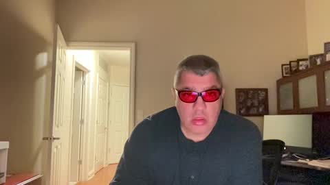 Snapshot of showmet chatting on 12/30/24, 04:20 Chicago Guy online show from 12/30/24, 04:20