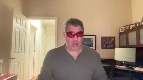 Snapshot of showmet chatting on 02/05/25, 04:37 Chicago Guy online show from 02/05/25, 04:37