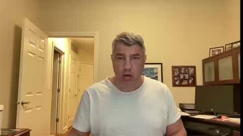 Snapshot of showmet chatting on 09/20/25, 10:00 Chicago Guy online show from 09/20/25, 10:00