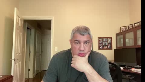 Snapshot of showmet chatting on 09/30/25, 07:52 Chicago Guy online show from 09/30/25, 07:52