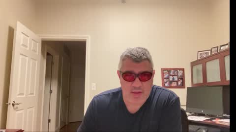 Snapshot of showmet chatting on 10/10/25, 03:38 Chicago Guy online show from 10/10/25, 03:38