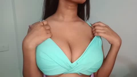 shreya_07 online show from 06/10/26, 01:32