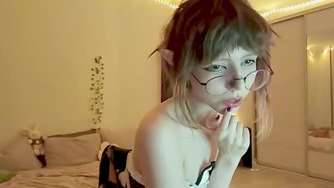 Snapshot of shushencii chatting on 09/10/25, 11:05 Aria online show from 09/10/25, 11:05