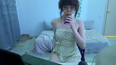 Snapshot of shushencii chatting on 09/17/25, 03:24 Aria online show from 09/17/25, 03:24