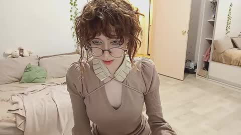 Snapshot of shushencii chatting on 10/27/25, 10:03 Aria online show from 10/27/25, 10:03