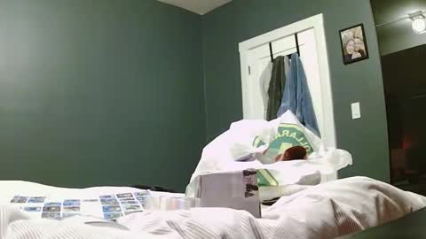 shutterbug989 online show from 12/25/24, 04:01