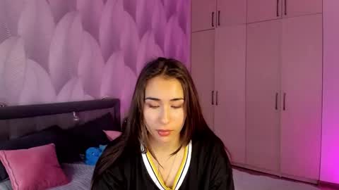 Mika online show from 09/22/25, 01:18