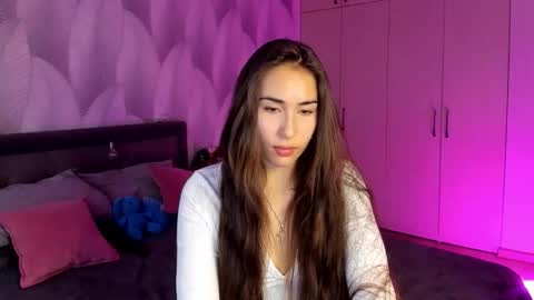 Mika online show from 10/21/25, 01:39