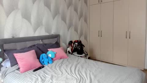 Mika online show from 10/28/25, 02:37