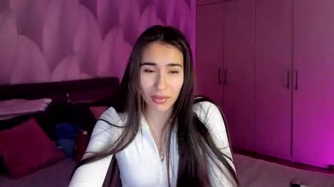 Mika online show from 11/04/25, 01:48