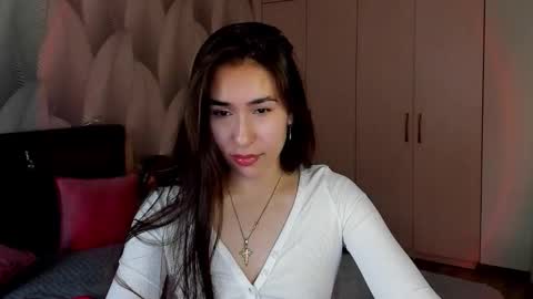 Mika online show from 12/21/25, 03:24