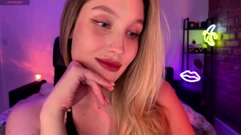 Snapshot of shy_bee chatting on 09/11/25, 11:38 Alice online show from 09/11/25, 11:38