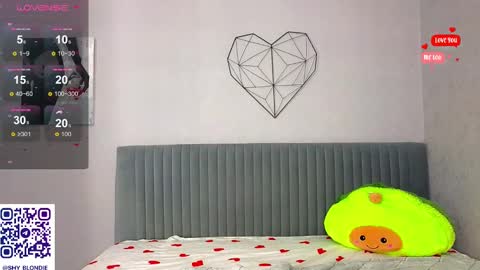 Snapshot of shy_blondiee chatting on 01/16/25, 11:48 Molly online show from 01/16/25, 11:48