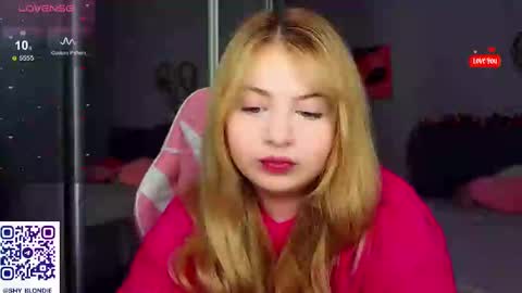 Snapshot of shy_blondiee chatting on 01/31/25, 10:52 Molly online show from 01/31/25, 10:52