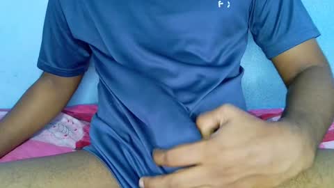 Snapshot of shy_eyes_ chatting on 12/05/24, 01:28 shyeyes online show from 12/05/24, 01:28