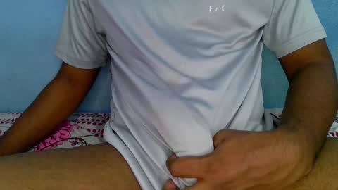 Snapshot of shy_eyes_ chatting on 12/17/24, 08:34 shyeyes online show from 12/17/24, 08:34