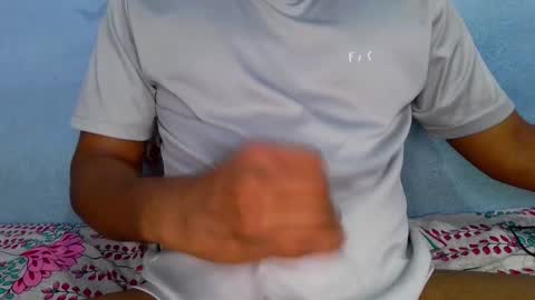 Snapshot of shy_eyes_ chatting on 12/18/24, 04:39 shyeyes online show from 12/18/24, 04:39