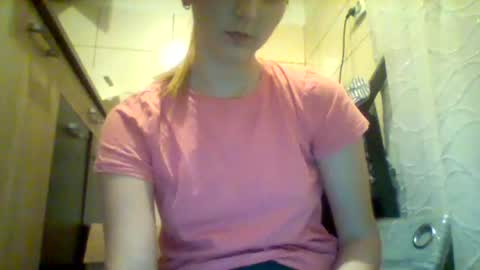 Snapshot of shy_model19 chatting on 12/21/24, 03:42 shy_model19 online show from 12/21/24, 03:42