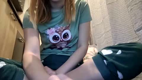 Snapshot of shy_model19 chatting on 12/23/24, 02:24 shy_model19 online show from 12/23/24, 02:24