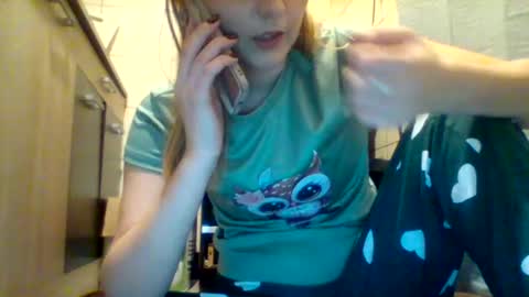Snapshot of shy_model19 chatting on 12/23/24, 06:16 shy_model19 online show from 12/23/24, 06:16