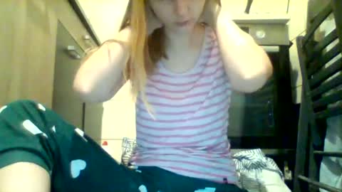Snapshot of shy_model19 chatting on 12/30/24, 02:42 shy_model19 online show from 12/30/24, 02:42