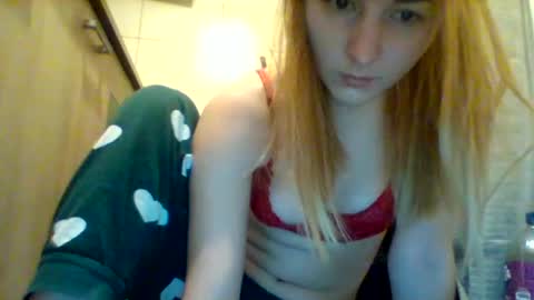 Snapshot of shy_model19 chatting on 12/31/24, 04:38 shy_model19 online show from 12/31/24, 04:38