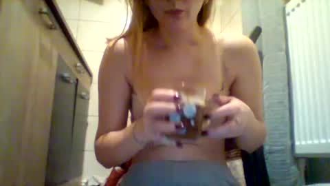 Snapshot of shy_model19 chatting on 01/07/25, 03:35 shy_model19 online show from 01/07/25, 03:35