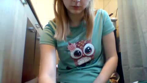 Snapshot of shy_model19 chatting on 01/12/25, 08:04 shy_model19 online show from 01/12/25, 08:04