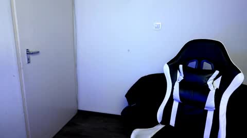 shy_nerd_babyy online show from 03/27/26, 08:26