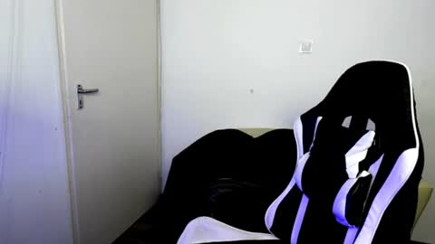 shy_nerd_babyy online show from 06/30/26, 10:27