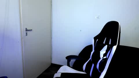 shy_nerd_babyy online show from 07/28/26, 03:32