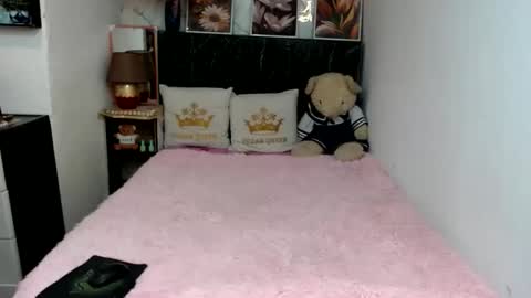 shy_pinay online show from 09/30/25, 09:42