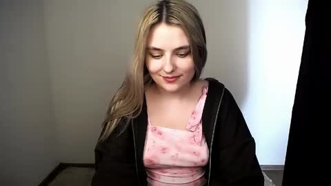 shy_sabrina_ online show from 04/14/26, 12:22