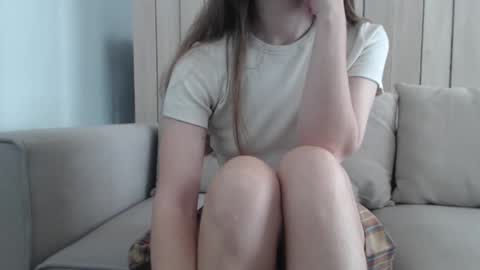 shy_schoolgirl_ online show from 02/08/25, 09:03