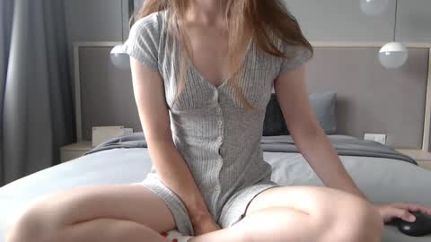 shy_schoolgirl_ online show from 09/12/25, 09:09