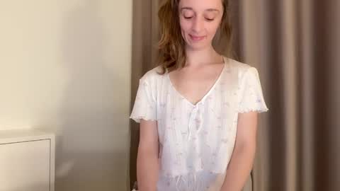 shy_schoolgirl_ online show from 05/07/26, 06:13