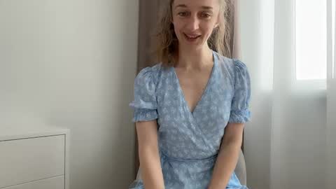 shy_schoolgirl_ online show from 06/10/26, 12:04