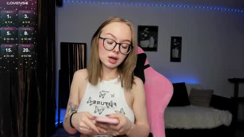 Snapshot of shy_suchka chatting on 01/18/25, 01:08 Melissa online show from 01/18/25, 01:08