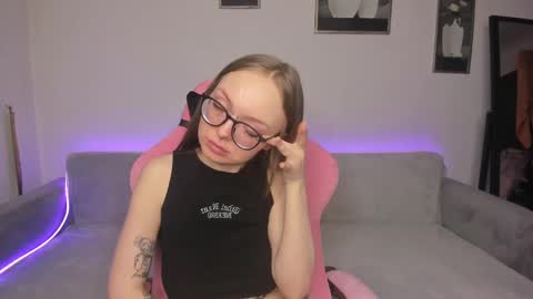 Snapshot of shy_suchka chatting on 02/13/25, 09:27 Melissa online show from 02/13/25, 09:27