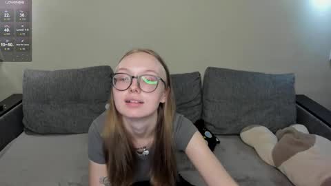 Snapshot of shy_suchka chatting on 09/29/25, 04:01 Melissa online show from 09/29/25, 04:01