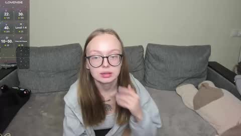 Snapshot of shy_suchka chatting on 10/19/25, 08:31 Melissa online show from 10/19/25, 08:31