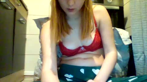 Snapshot of shy_woman18 chatting on 01/18/25, 06:53 shy_woman18 online show from 01/18/25, 06:53