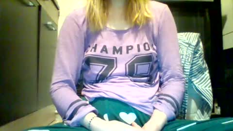 Snapshot of shy_woman18 chatting on 01/23/25, 04:19 shy_woman18 online show from 01/23/25, 04:19