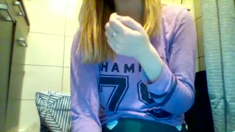 Snapshot of shy_woman18 chatting on 01/24/25, 05:31 shy_woman18 online show from 01/24/25, 05:31