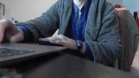 shyboy0533 online show from 10/27/25, 07:40